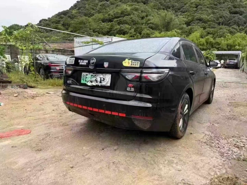 深圳22年威马汽车E57