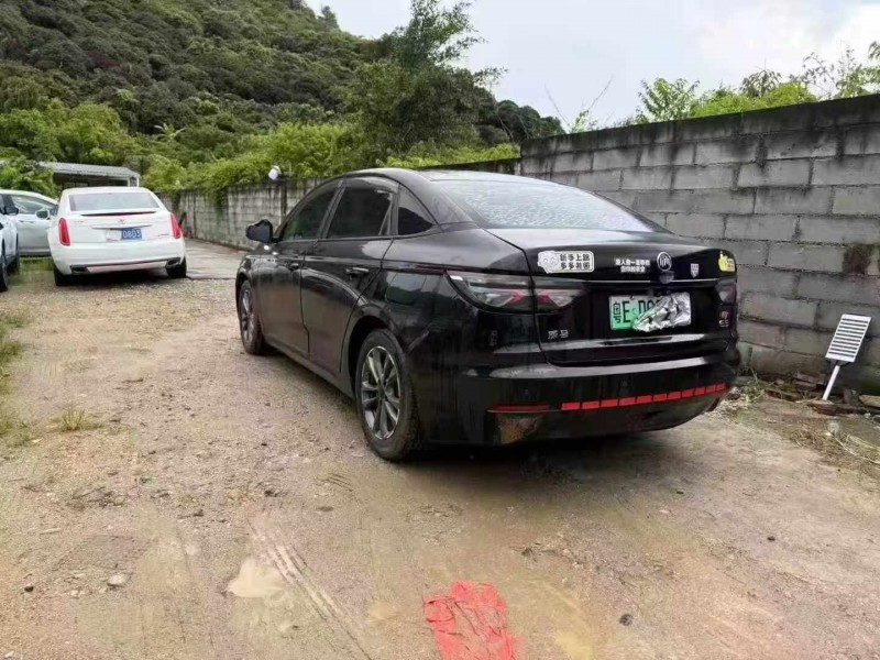 深圳22年威马汽车E58