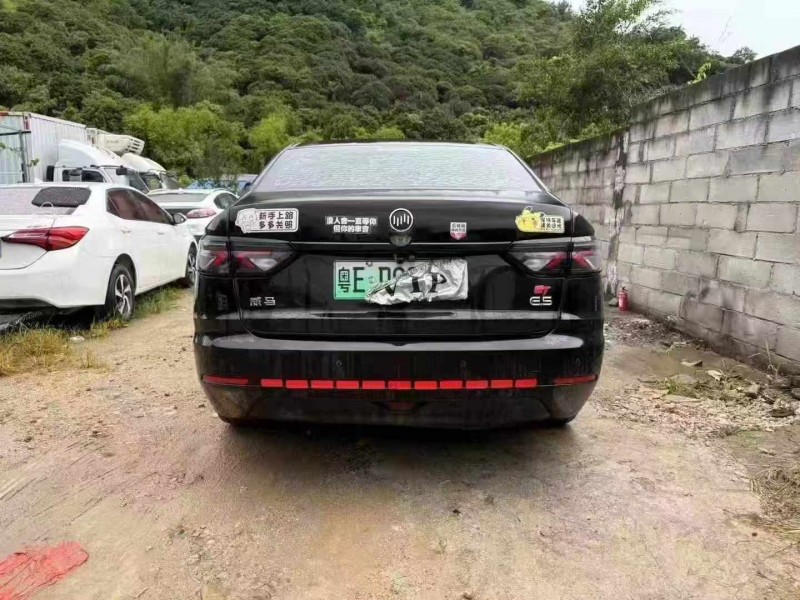 深圳22年威马汽车E59