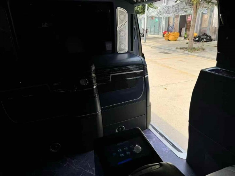 青岛20年奔驰威霆5