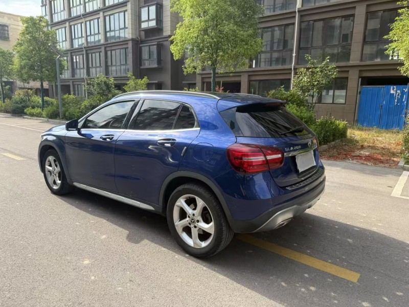 徐州19年奔驰GLA7