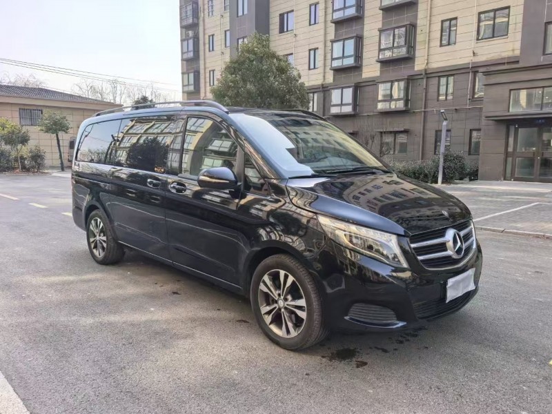 徐州17年奔驰威霆2