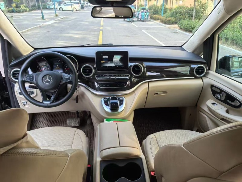 徐州17年奔驰威霆3