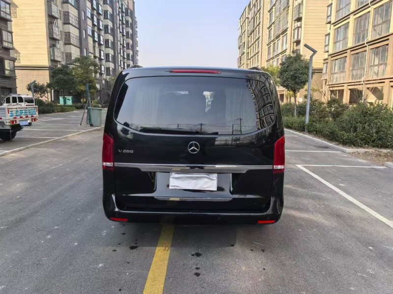 徐州17年奔驰威霆7