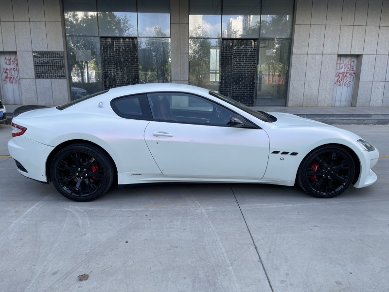 濟寧14年瑪莎拉蒂GT7