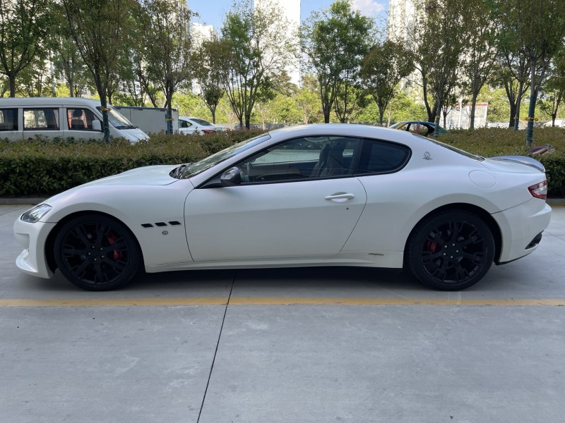 濟寧14年瑪莎拉蒂GT8