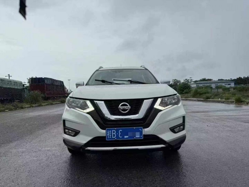 南寧19年日產奇駿1