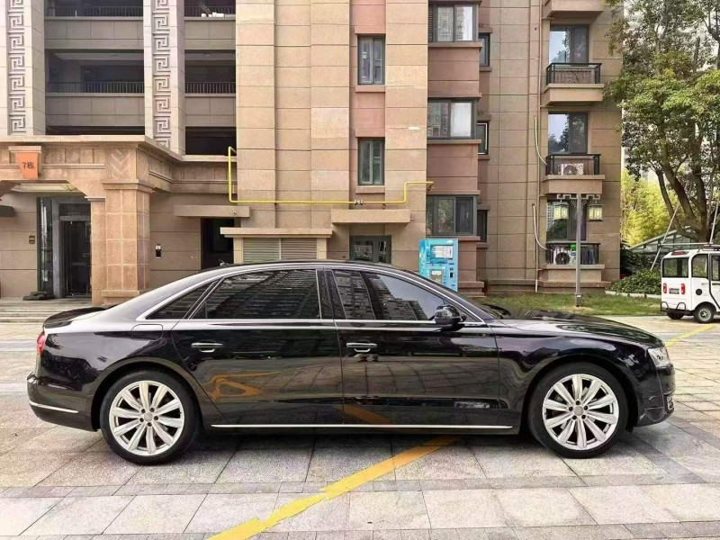 济南18年奥迪A8L3