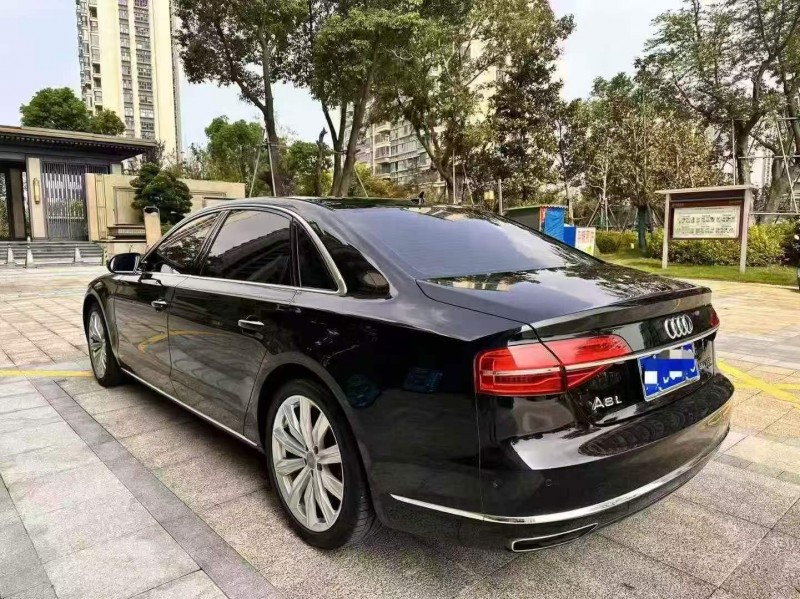 济南18年奥迪A8L7