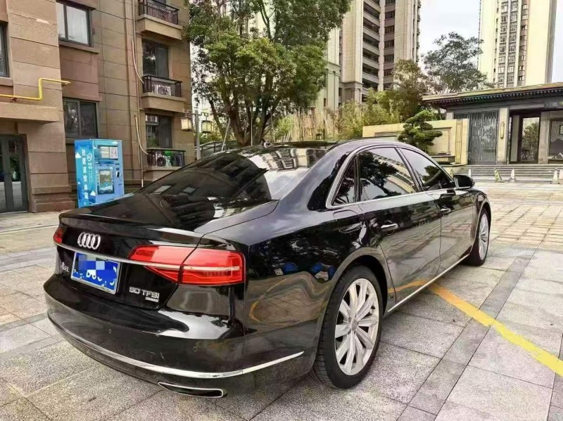 济南18年奥迪A8L8