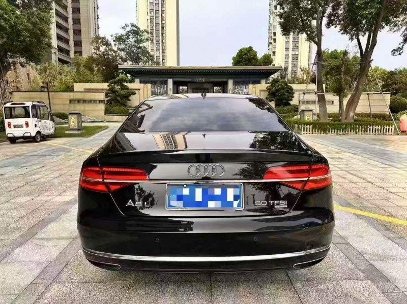 济南18年奥迪A8L9