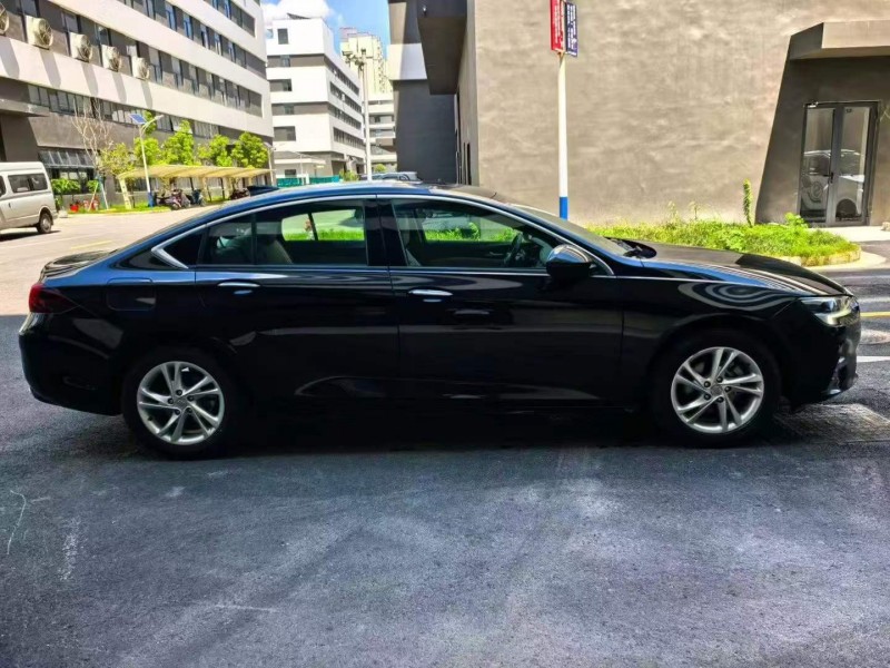 徐州21年别克君威7