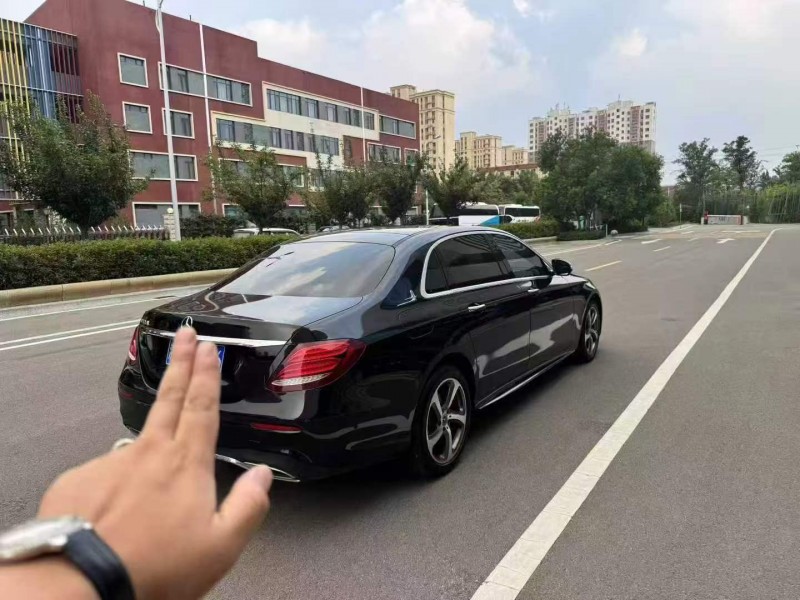 济南17年奔驰E8