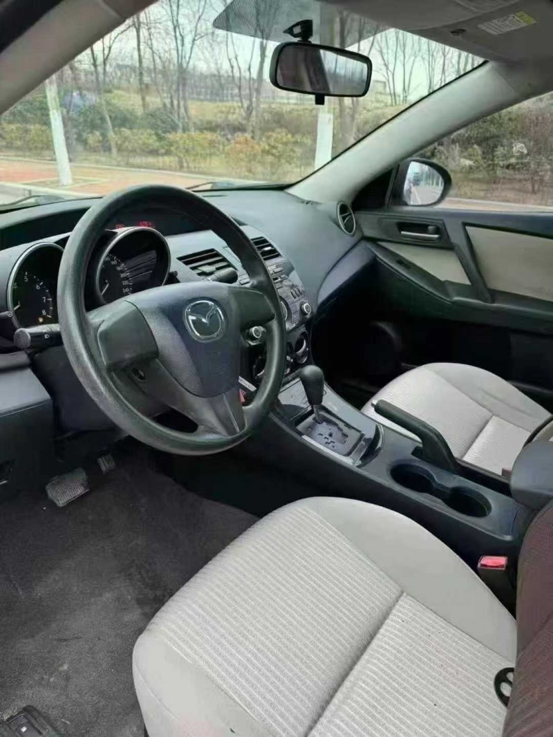 青島16年馬自達3星騁4