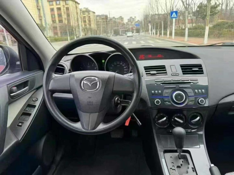 青島16年馬自達3星騁5