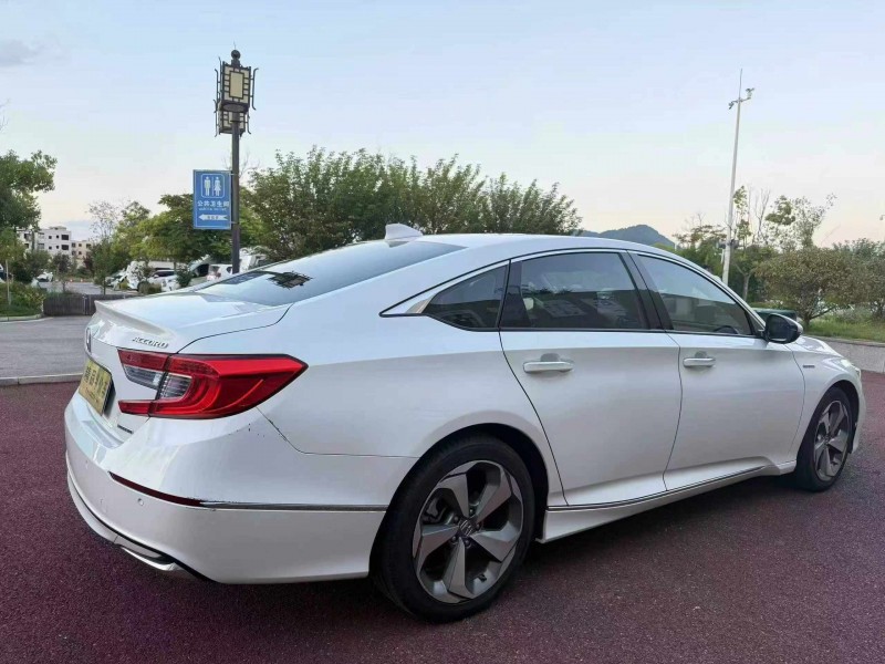 昆明20年本田雅阁8