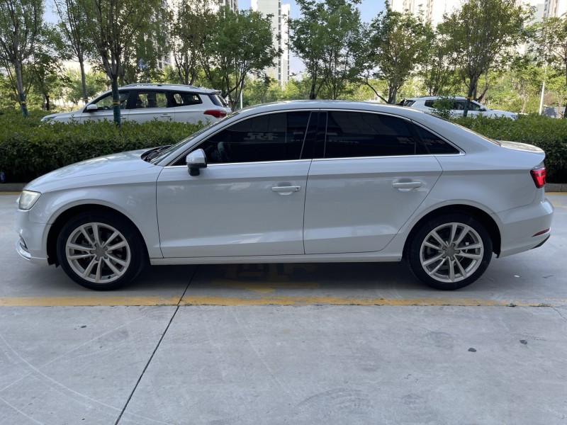 济宁19年奥迪A38