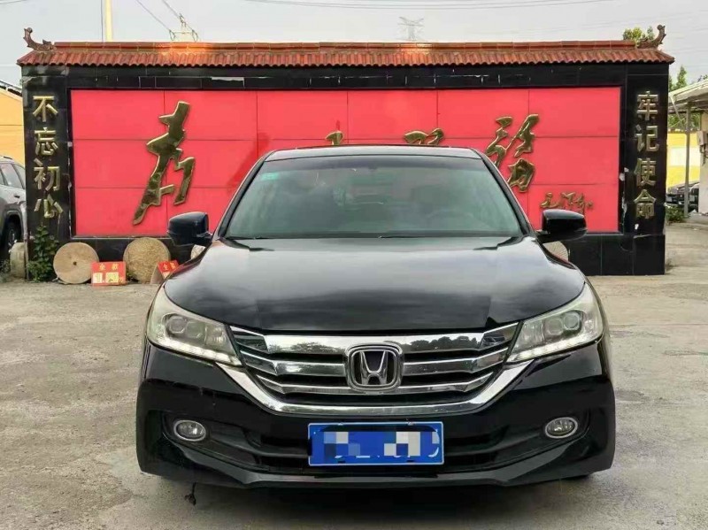 济宁14年本田雅阁1