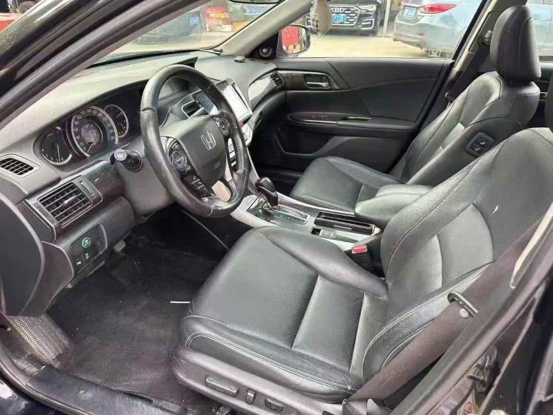 济宁14年本田雅阁5