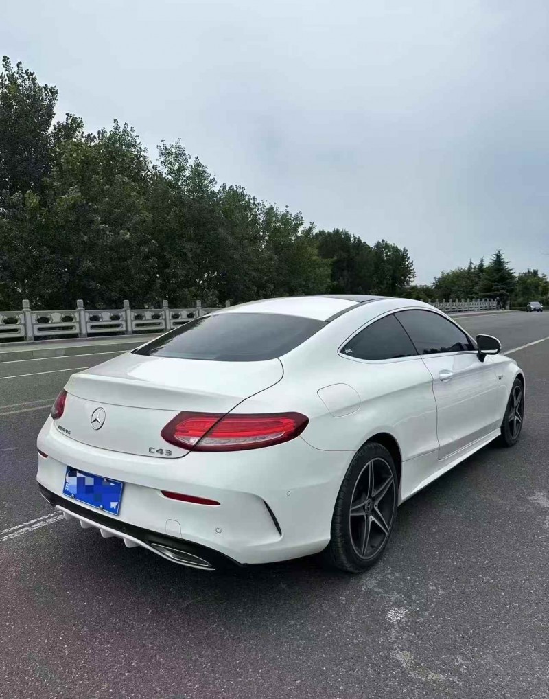 济宁18年奔驰C7