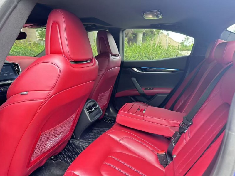 青島17年瑪莎拉蒂Ghibli5