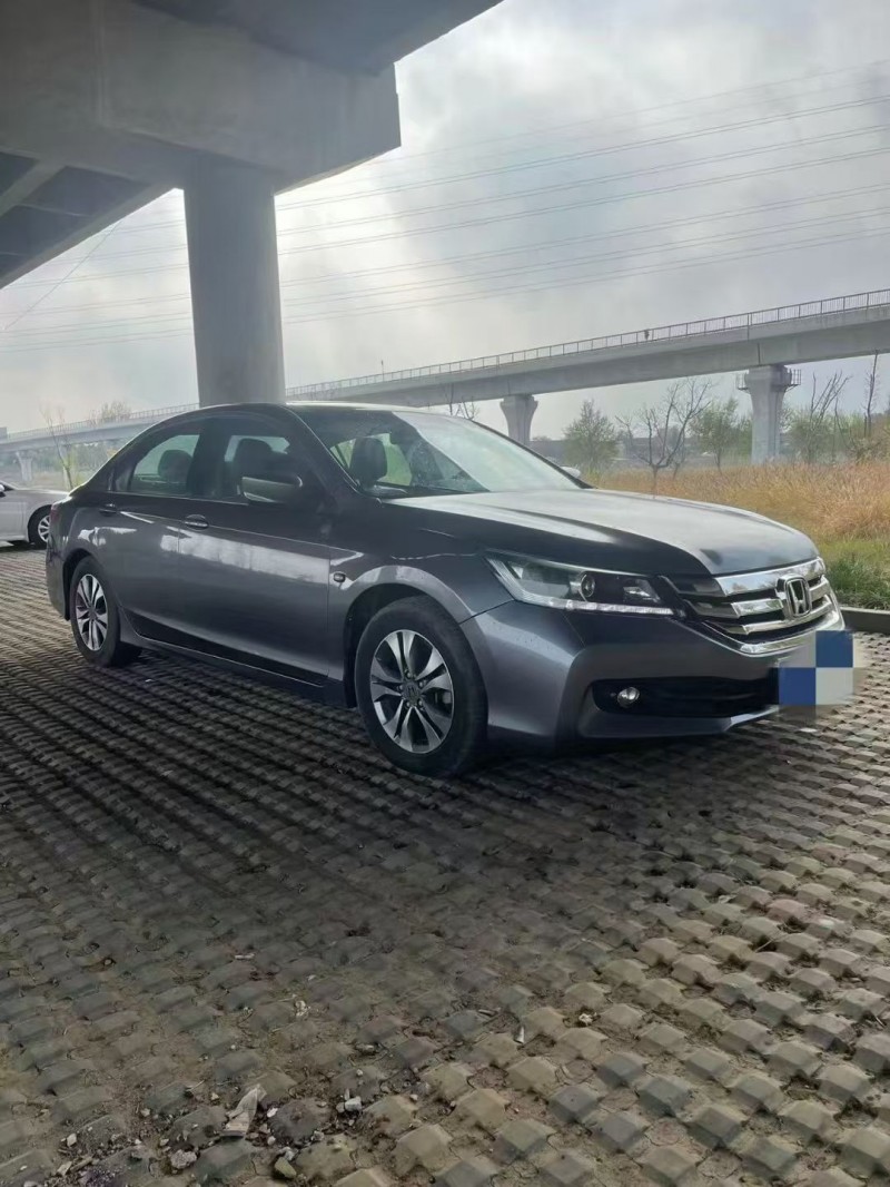 青岛14年本田雅阁3