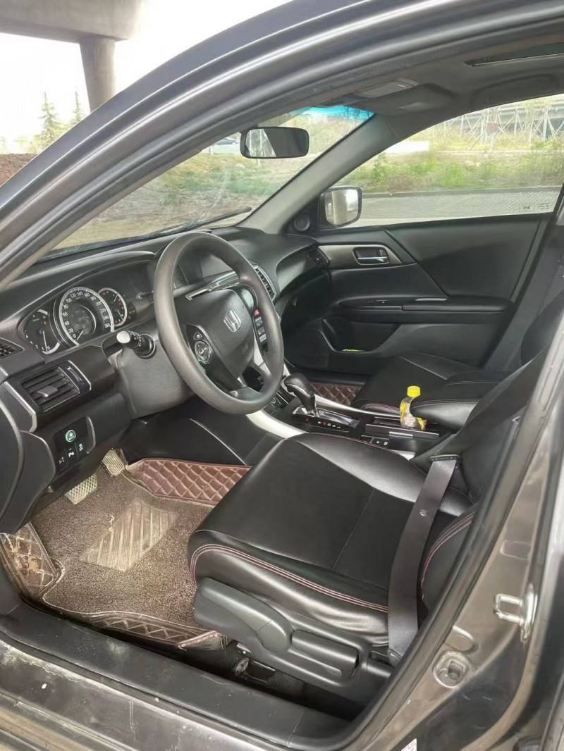 青岛14年本田雅阁4