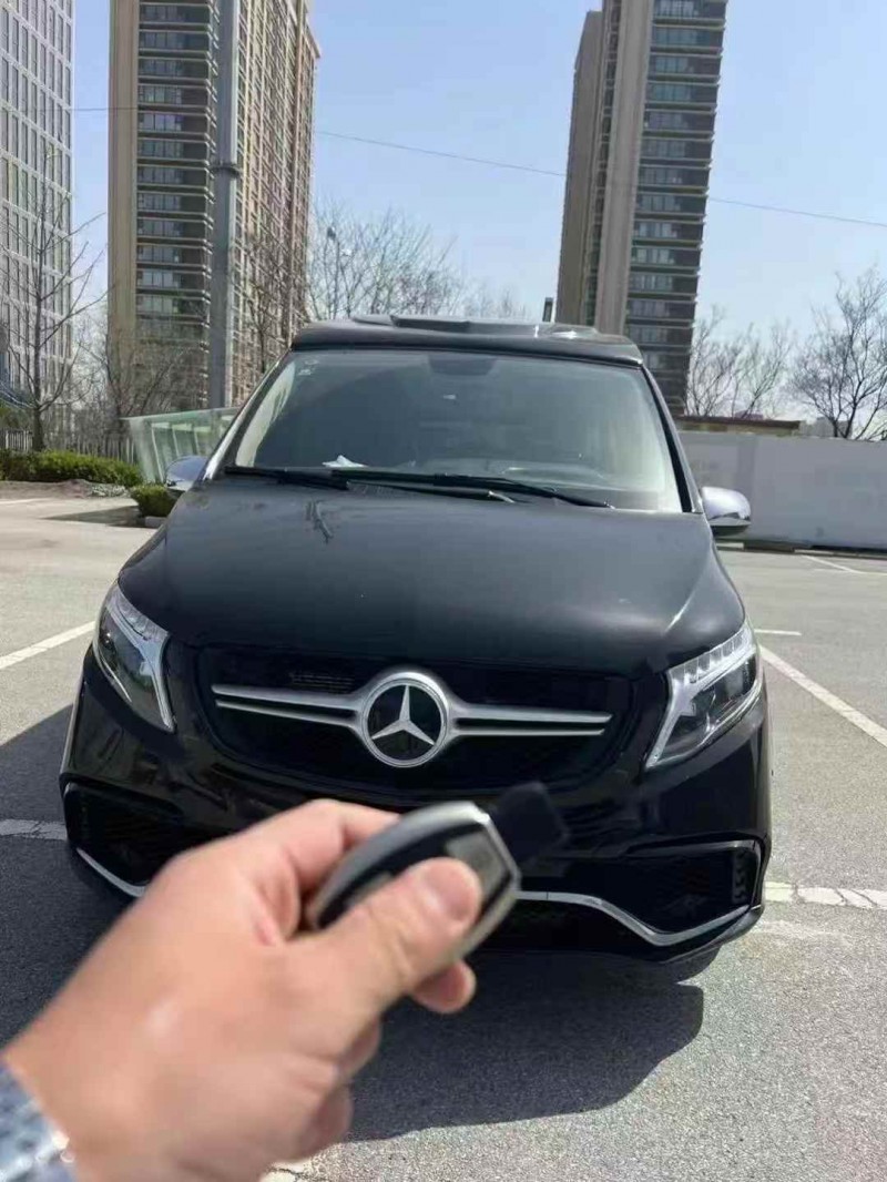 青岛18年奔驰威霆1