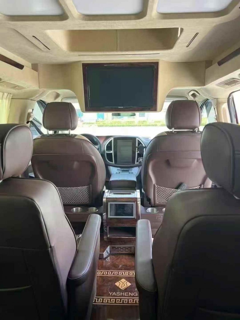 青岛18年奔驰威霆4