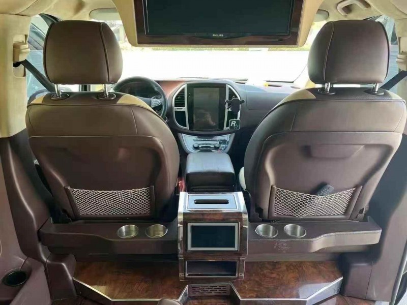 青岛18年奔驰威霆6