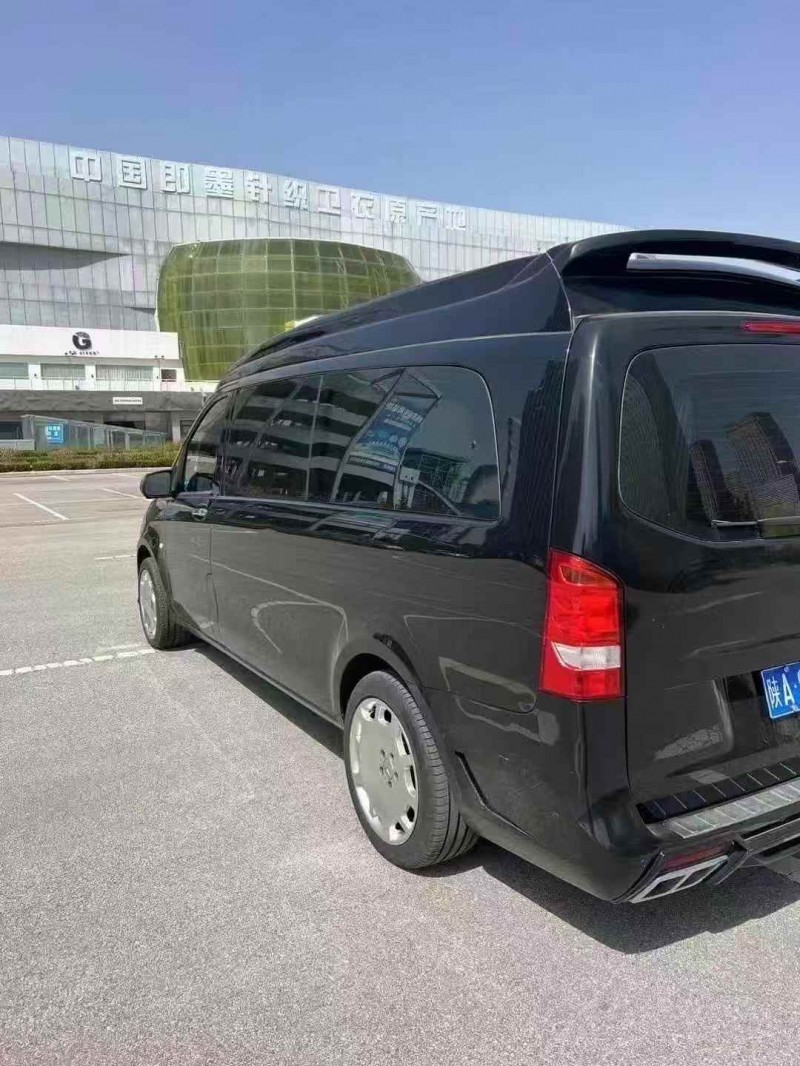 青岛18年奔驰威霆7