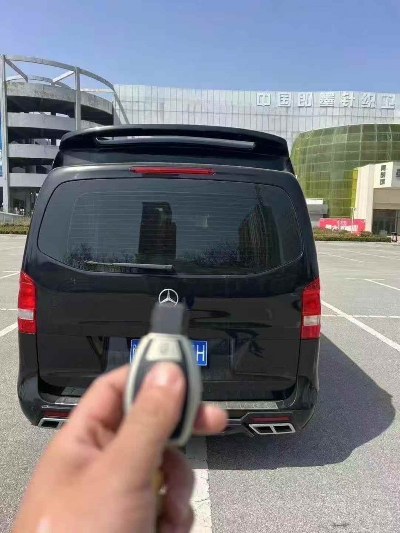 青岛18年奔驰威霆9