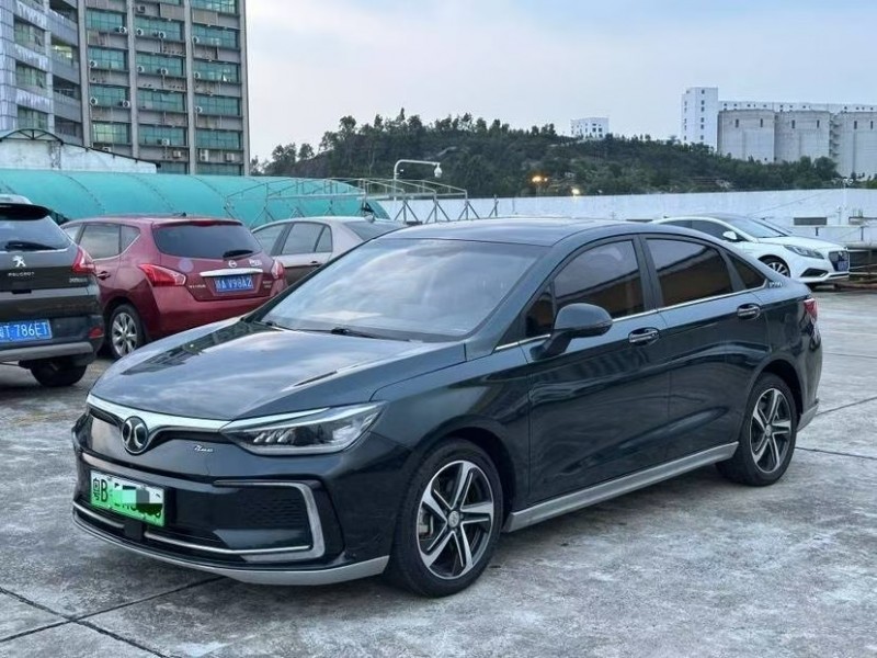 东莞18年北汽新能源EU系列5