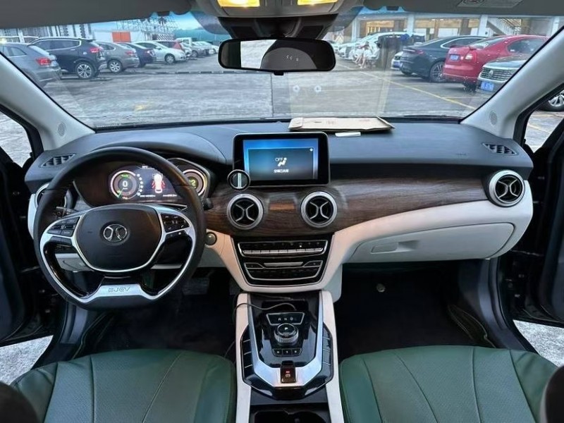 东莞18年北汽新能源EU系列7