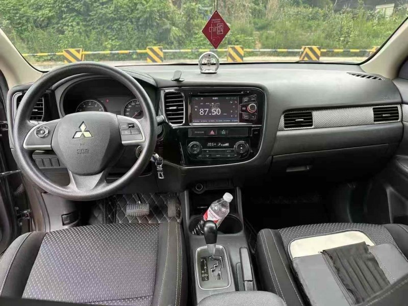 益阳16年三菱欧蓝德4