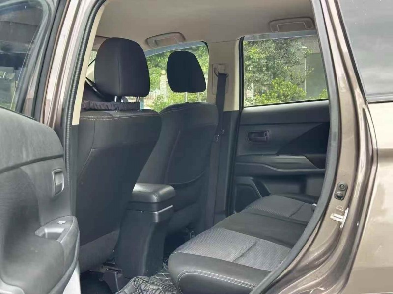 益阳16年三菱欧蓝德6