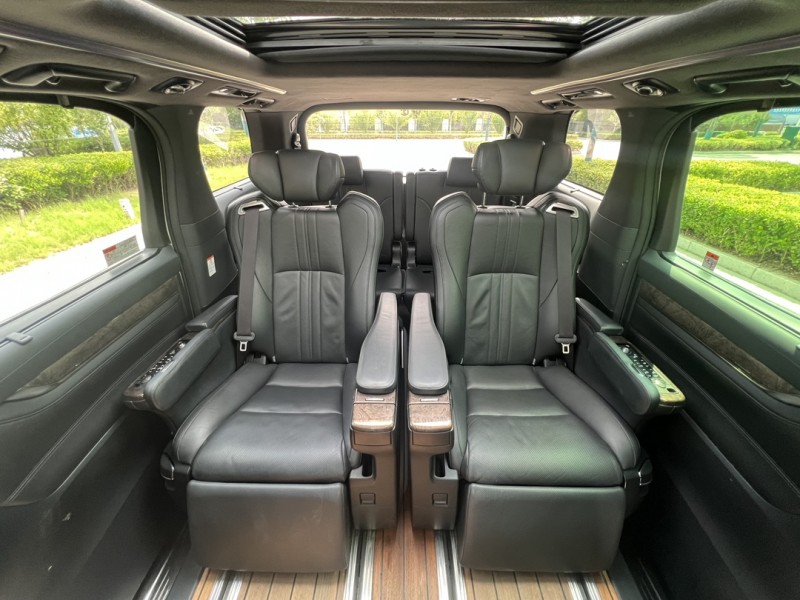 鹽城18年豐田埃爾法5