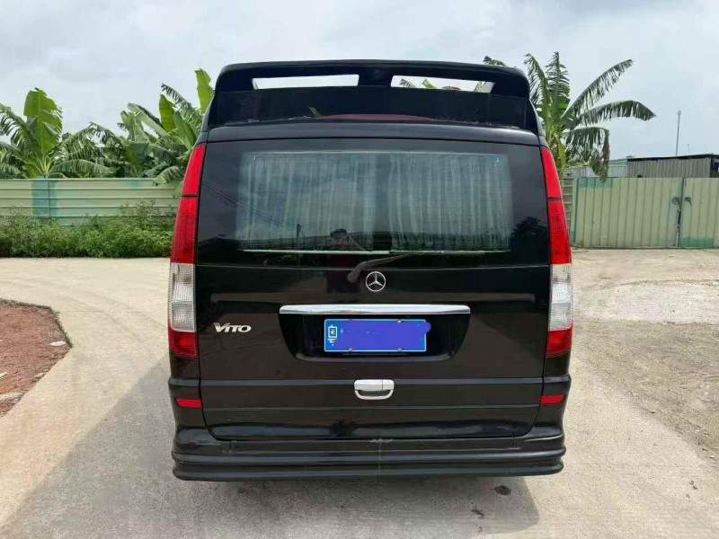 深圳15年奔驰威霆9