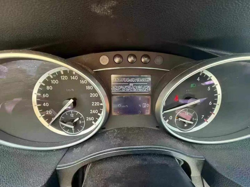 张家界16年奔驰R4