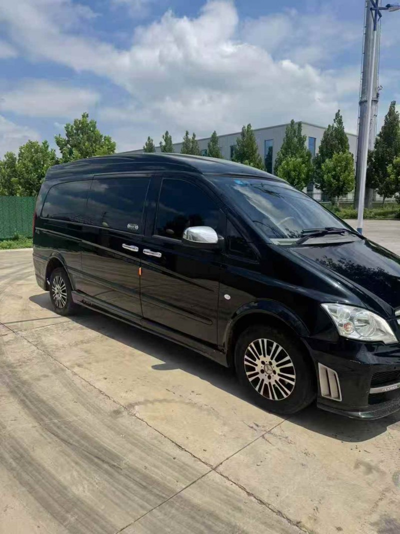 济宁16年奔驰威霆3