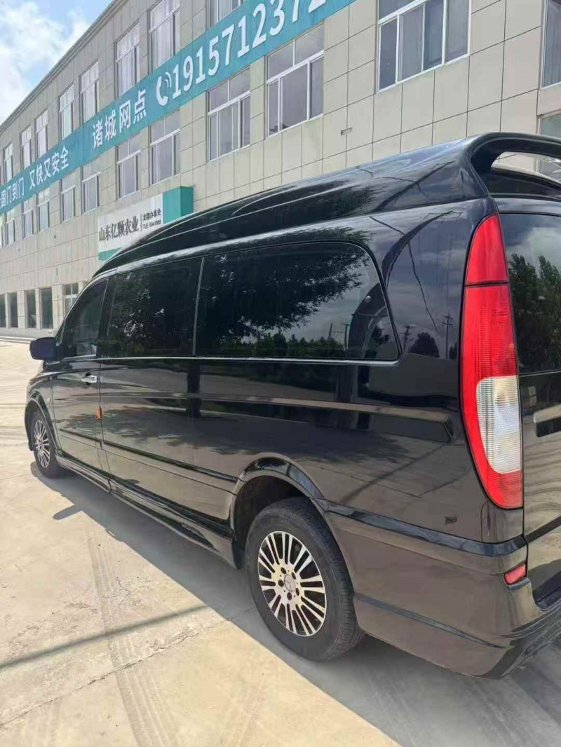 济宁16年奔驰威霆7