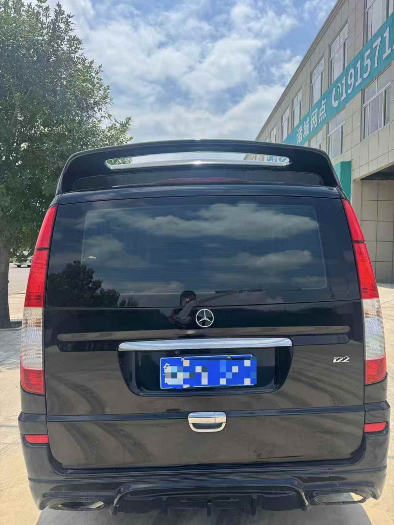 济宁16年奔驰威霆9