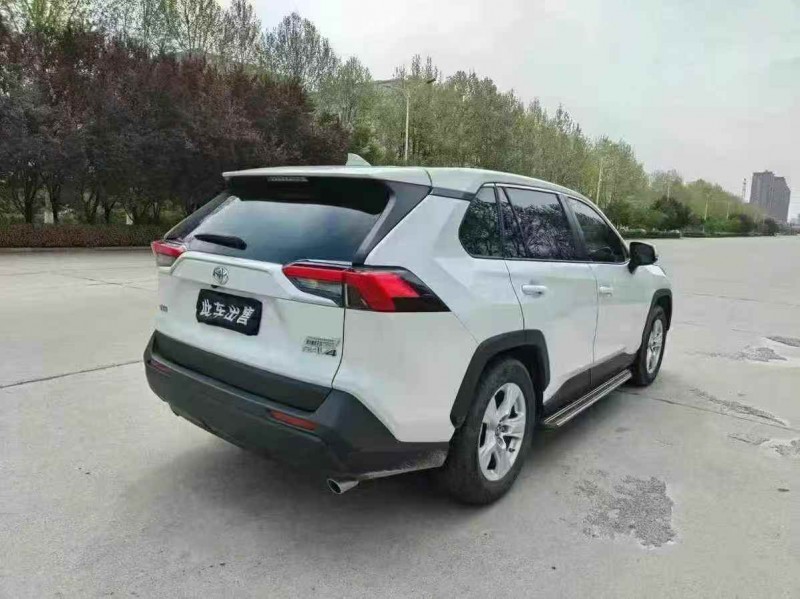郑州22年丰田RAV47