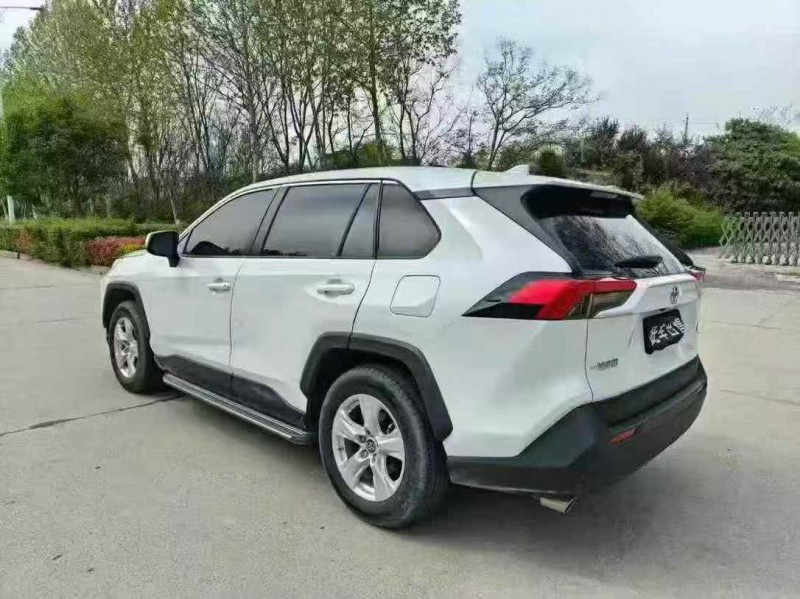 郑州22年丰田RAV48