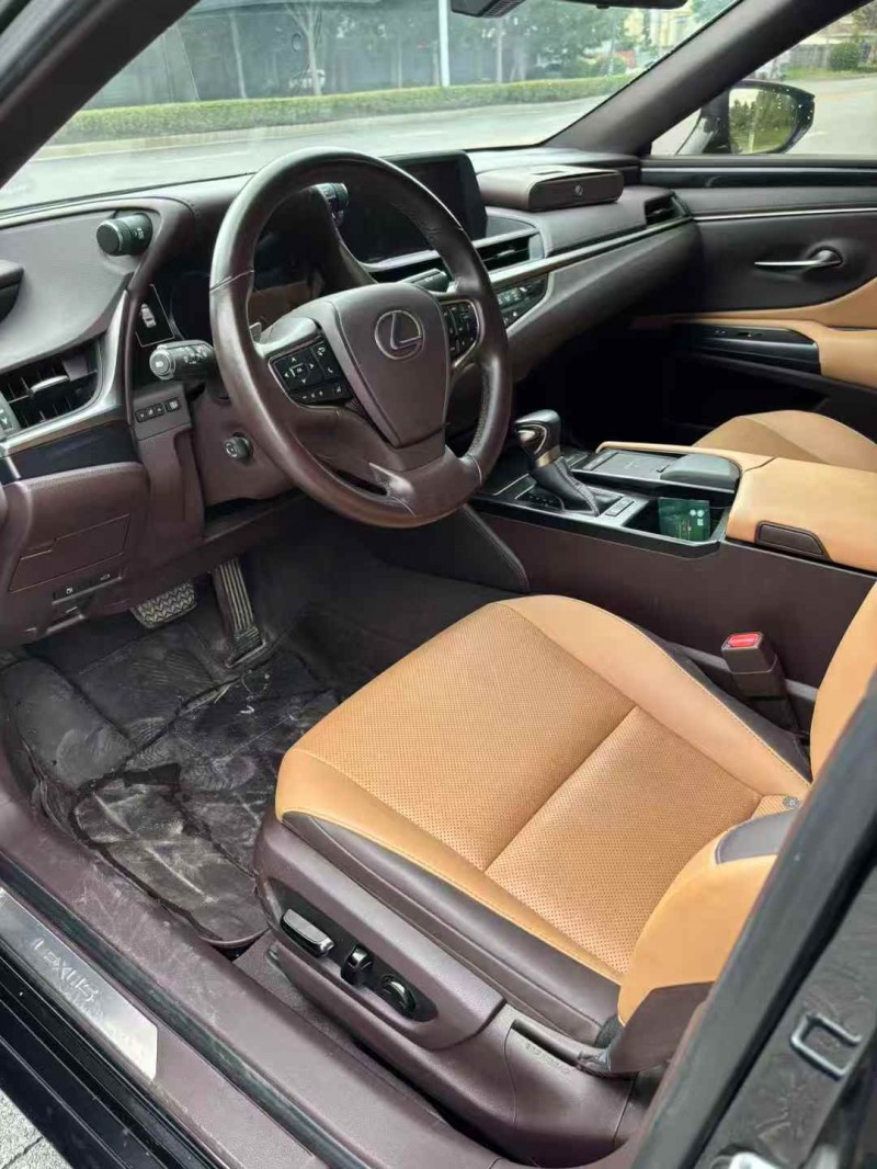 宿遷21年雷克薩斯ES6