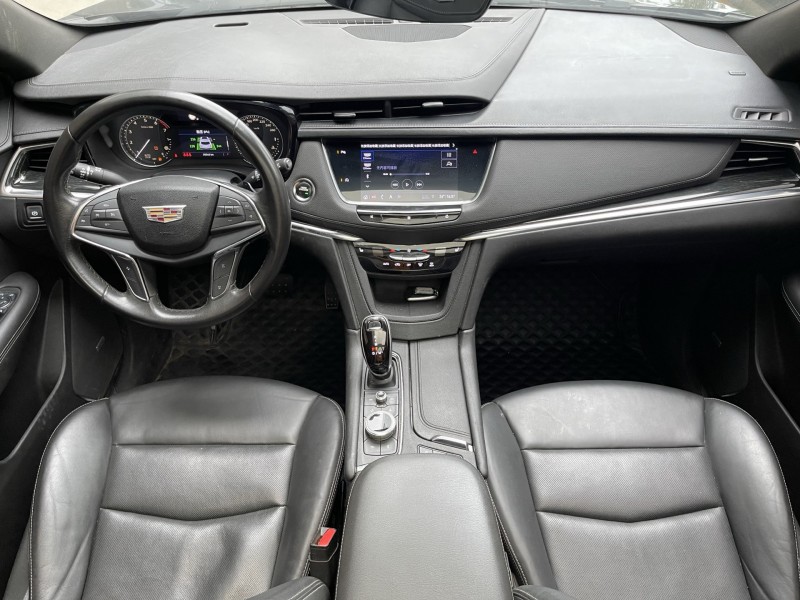 濟寧20年凱迪拉克XT54