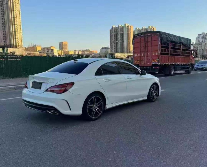 济宁17年奔驰CLA7