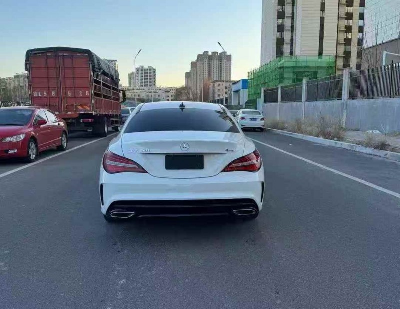 济宁17年奔驰CLA9