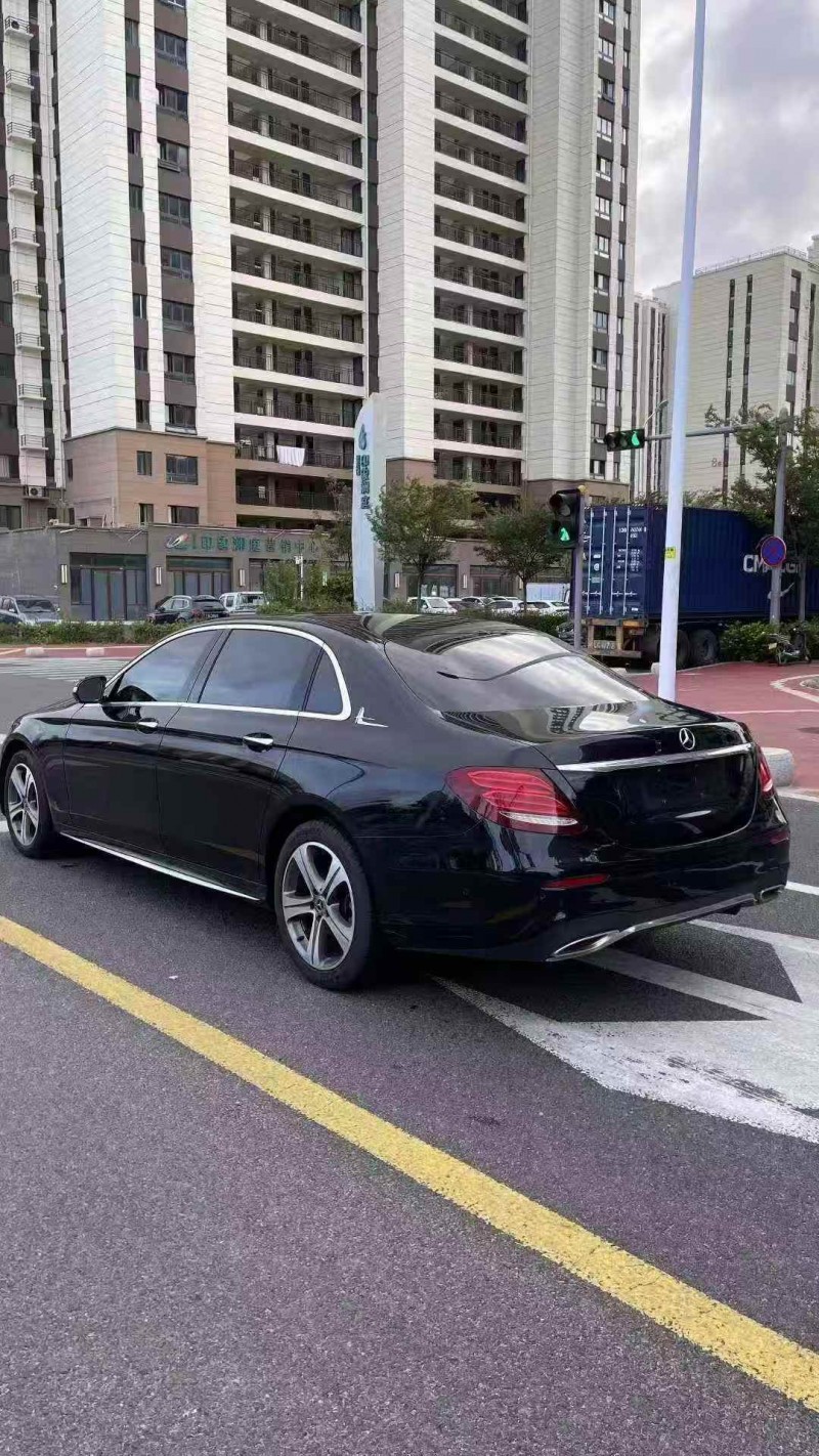 济宁18年奔驰E7