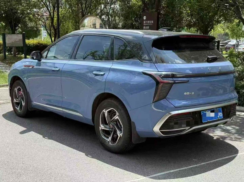 張家界23年紅旗HS38